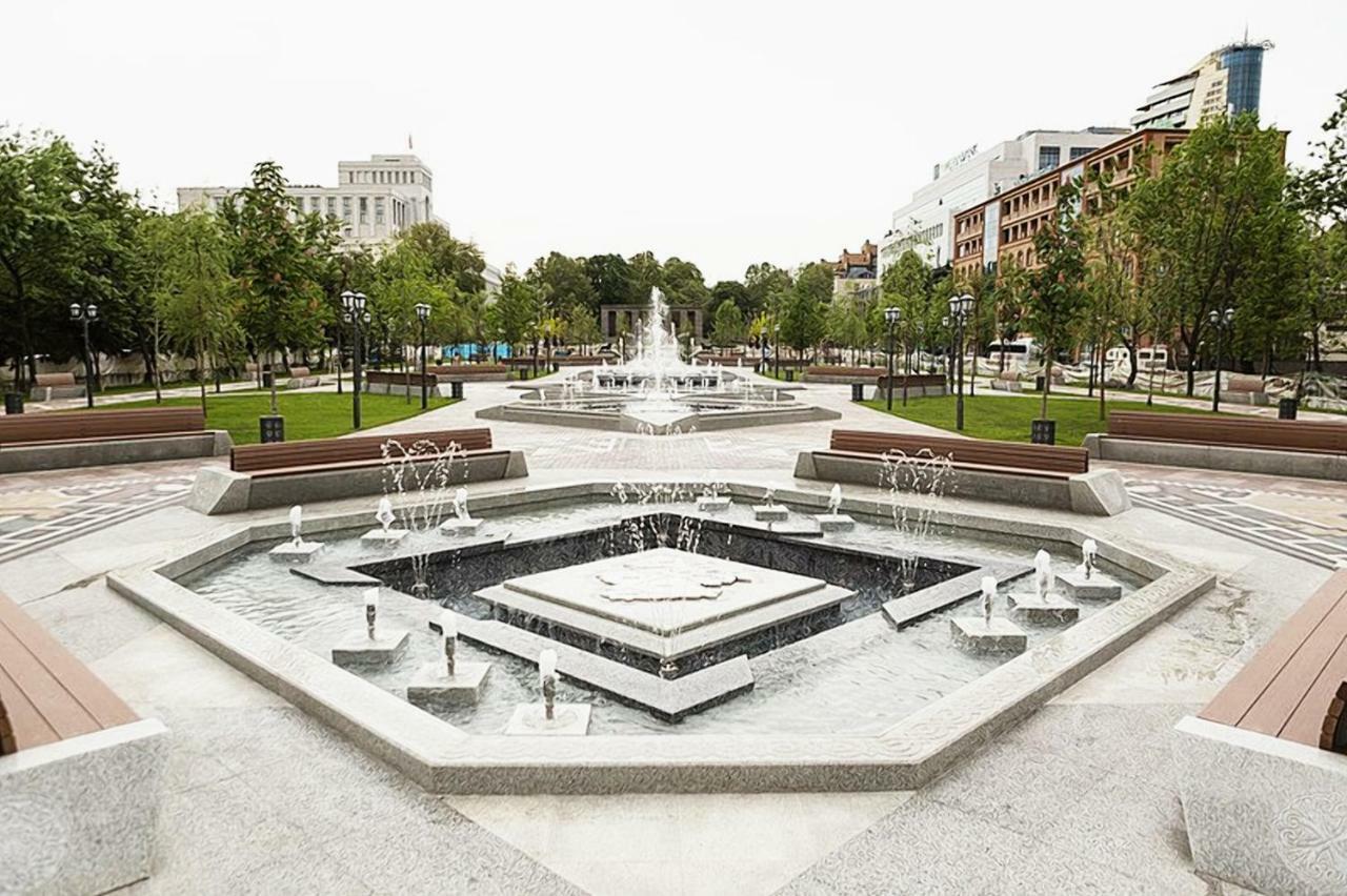 Luxury Apartment With Jacuzzi On Republic Square Erevan Exterior foto