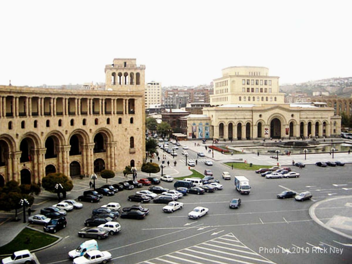 Luxury Apartment With Jacuzzi On Republic Square Erevan Exterior foto